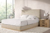 Canapé ELBA con zócalo integrado que evita la acumulación de polvo Canapé ELBA con zócalo integrado que evita la acumulación de polvo