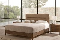 Canapé de madera ENJOY con almacenaje en acabado claro y líneas arquitectónicas Canapé de madera ENJOY con almacenaje en acabado claro y líneas arquitectónicas